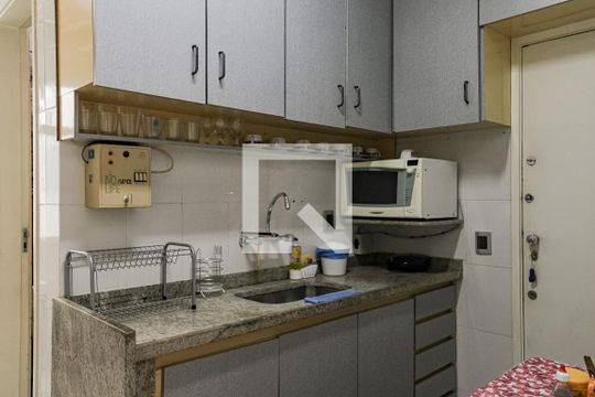 Cozinha de apartamento para alugar com 2 quartos, 80m² em Copacabana, Rio de Janeiro