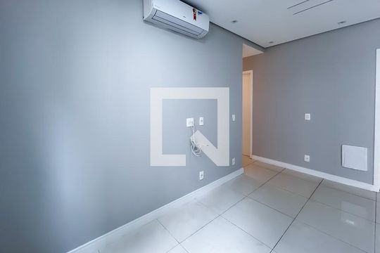 Sala de apartamento para alugar com 2 quartos, 81m² em Alphaville Empresarial, Barueri