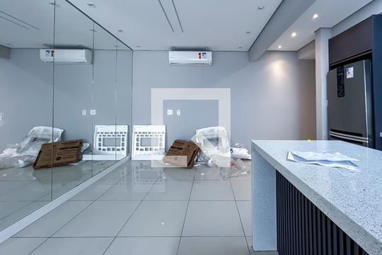 Sala de apartamento para alugar com 2 quartos, 81m² em Alphaville Empresarial, Barueri