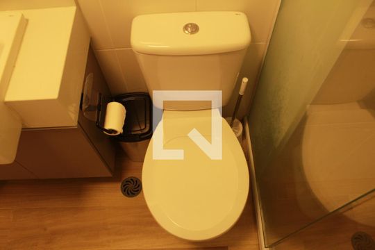 Banheiro de kitnet/studio para alugar com 1 quarto, 24m² em Perdizes, São Paulo