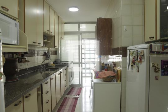 Cozinha de apartamento para alugar com 3 quartos, 84m² em Mirandópolis, São Paulo