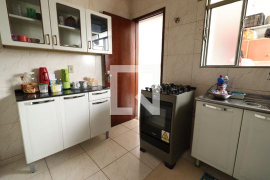Cozinha de apartamento para alugar com 2 quartos, 69m² em Marta Helena, Uberlândia