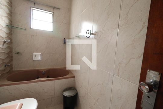 Banheiro Social de apartamento para alugar com 2 quartos, 69m² em Marta Helena, Uberlândia