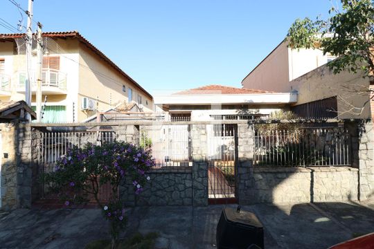 Fachada de casa à venda com 3 quartos, 300m² em Vila Romana, São Paulo