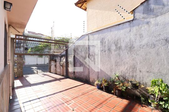 Garagem de casa à venda com 3 quartos, 300m² em Vila Romana, São Paulo