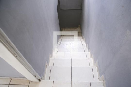 Escada de casa à venda com 4 quartos, 350m² em Jardim Peri, São Paulo