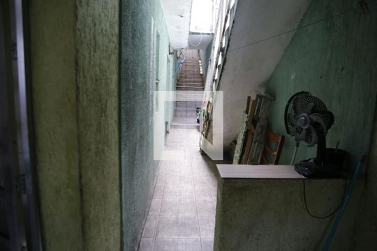 Corredor Lateral de casa à venda com 4 quartos, 350m² em Jardim Peri, São Paulo