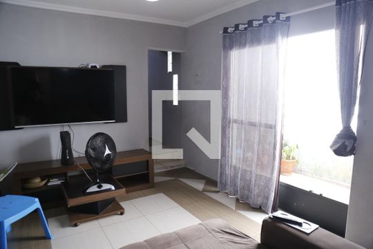 Sala de casa à venda com 4 quartos, 350m² em Jardim Peri, São Paulo