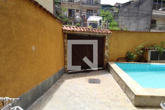 Garagem para 2 carros de casa à venda com 5 quartos, 260m² em Pechincha, Rio de Janeiro
