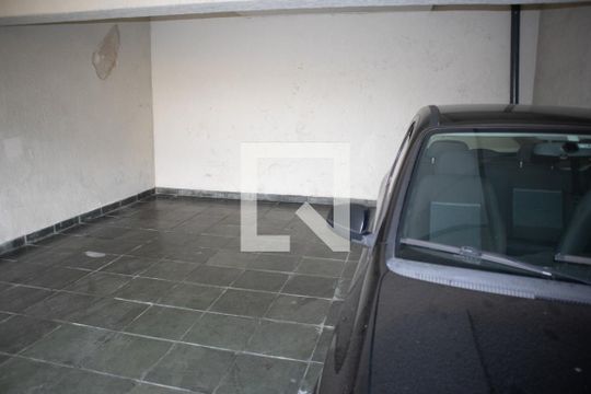 Garagem de casa à venda com 3 quartos, 280m² em Vila Paiva, São Paulo