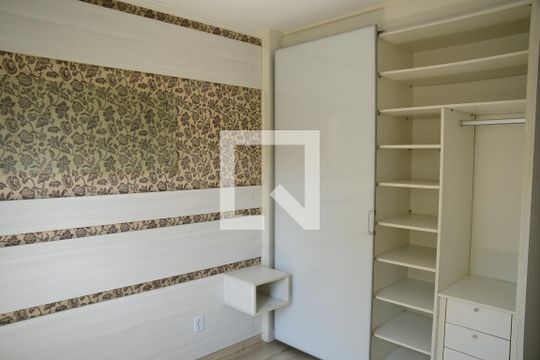 Quarto de apartamento para alugar com 2 quartos, 57m² em Parque Rincao, Cotia
