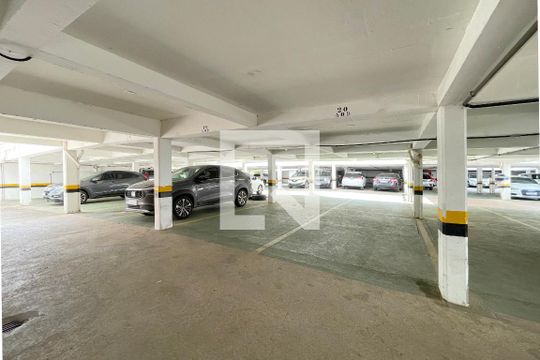 Garagem de apartamento à venda com 3 quartos, 129m² em Jardim Lindóia, Porto Alegre