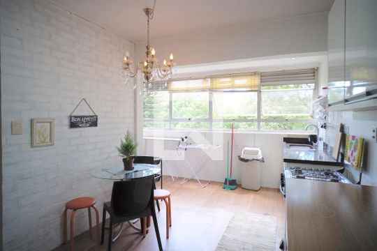 Cozinha de apartamento à venda com 3 quartos, 129m² em Jardim Lindóia, Porto Alegre