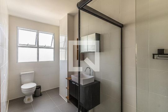 Banheiro de apartamento à venda com 1 quarto, 42m² em Morro Santana, Porto Alegre