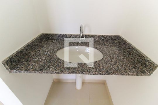 Banheiro de apartamento para alugar com 2 quartos, 35m² em Parque Cruzeiro do Sul, São Paulo