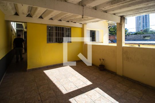Garagem de casa à venda com 2 quartos, 90m² em Vila das Merces, São Paulo