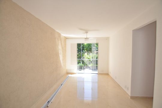 Apartamento para alugar com 3 quartos, 70m² em Marechal Hermes, Rio de Janeiro