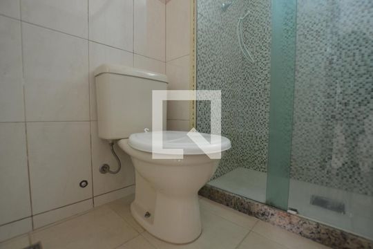 Banheiro Social de apartamento para alugar com 3 quartos, 70m² em Marechal Hermes, Rio de Janeiro