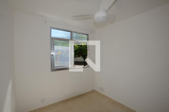Quarto 1 de apartamento para alugar com 3 quartos, 70m² em Marechal Hermes, Rio de Janeiro