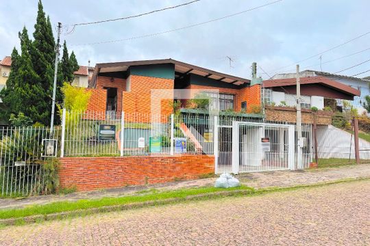 Fachada de casa à venda com 3 quartos, 231m² em Jardim Sabará, Porto Alegre
