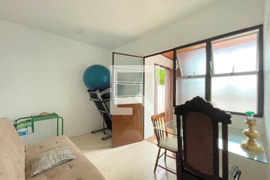 Quarto de Serviço 1 de casa à venda com 3 quartos, 231m² em Jardim Sabará, Porto Alegre