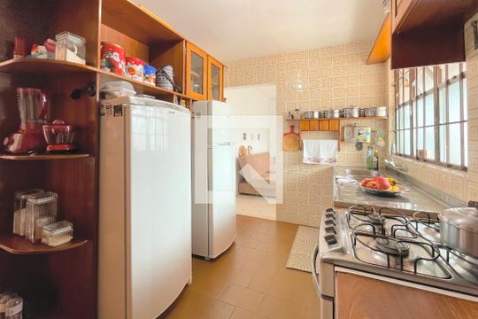 Cozinha de casa à venda com 3 quartos, 231m² em Jardim Sabará, Porto Alegre