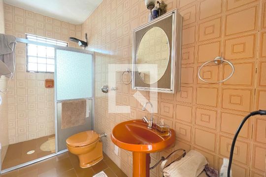Banheiro de casa à venda com 3 quartos, 231m² em Jardim Sabará, Porto Alegre