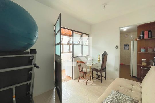 Quarto de Serviço 1 de casa à venda com 3 quartos, 231m² em Jardim Sabará, Porto Alegre