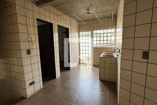 Área de Serviço de casa para alugar com 5 quartos, 370m² em Setor Jaó, Goiânia