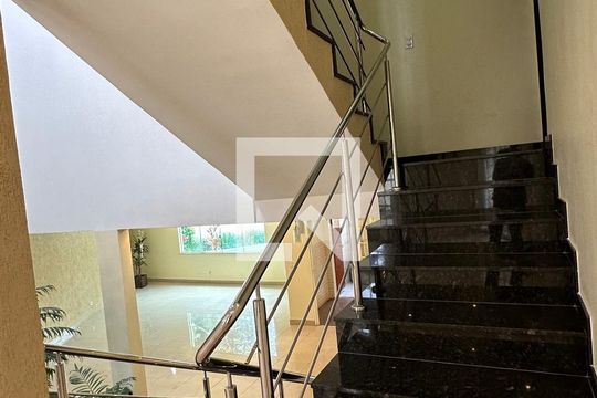 Escada de casa para alugar com 5 quartos, 370m² em Setor Jaó, Goiânia