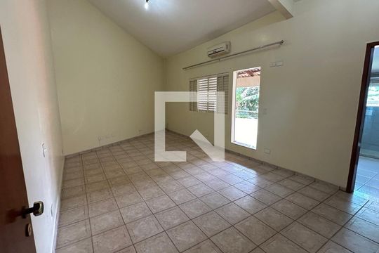 Suite 1 de casa para alugar com 5 quartos, 370m² em Setor Jaó, Goiânia