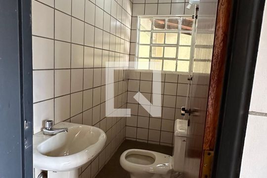 Banheiro de casa para alugar com 5 quartos, 370m² em Setor Jaó, Goiânia