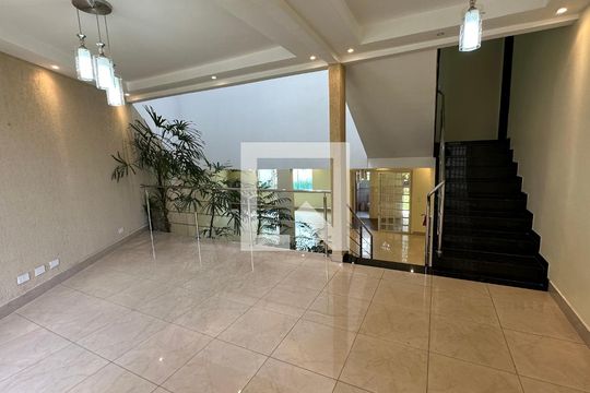 Casa para alugar com 5 quartos, 370m² em Setor Jaó, Goiânia