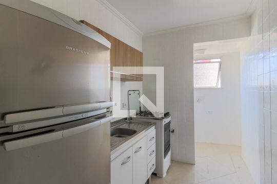Cozinha de apartamento para alugar com 1 quarto, 40m² em Aeroporto, São Paulo