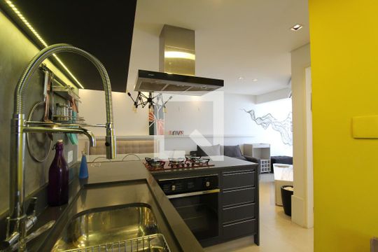 Cozinha de apartamento para alugar com 2 quartos, 65m² em Moema, São Paulo