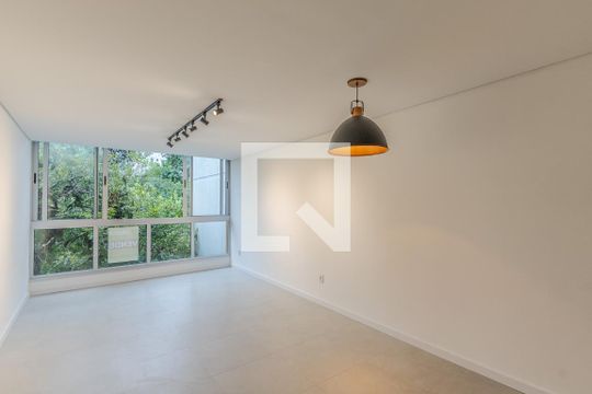 Sala de apartamento à venda com 2 quartos, 74m² em Petrópolis, Porto Alegre
