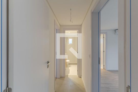 Corredor de apartamento à venda com 2 quartos, 74m² em Petrópolis, Porto Alegre