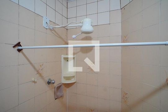 Banheiro  de kitnet/studio para alugar com 1 quarto, 20m² em Trindade, Florianópolis