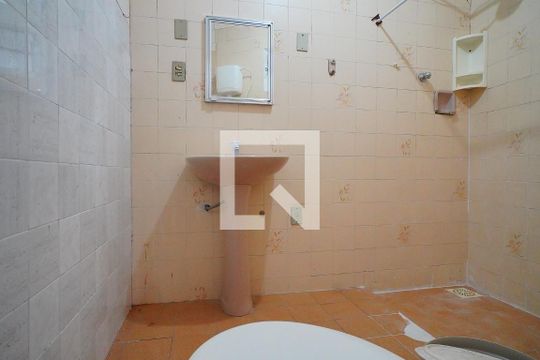 Banheiro de kitnet/studio para alugar com 1 quarto, 20m² em Trindade, Florianópolis