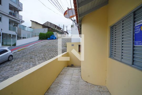 Pátio de kitnet/studio para alugar com 1 quarto, 20m² em Trindade, Florianópolis