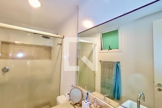Suíte banheiro de apartamento para alugar com 1 quarto, 95m² em Lagoa, Rio de Janeiro