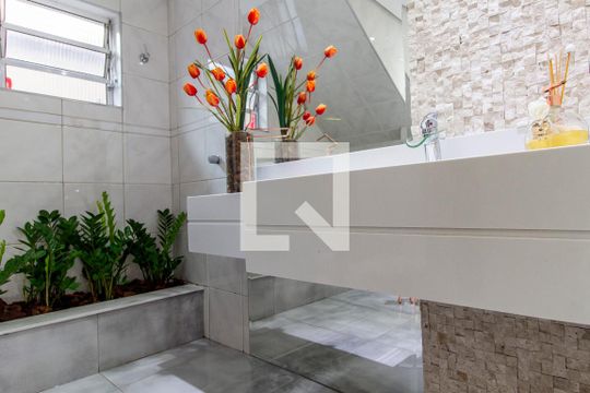 Lavabo de casa à venda com 3 quartos, 180m² em Vila Aparecida, São Paulo
