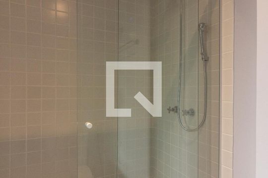 banheiro de apartamento à venda com 1 quarto, 29m² em Pinheiros, São Paulo