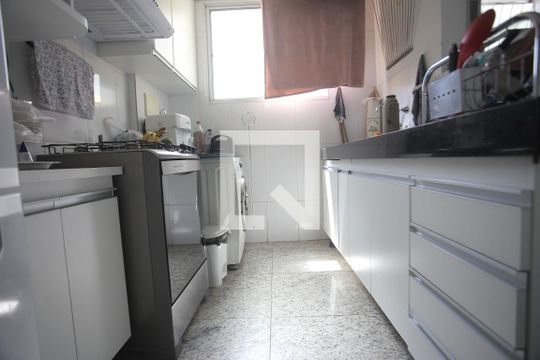 Cozinha de apartamento à venda com 2 quartos, 60m² em Camargos, Belo Horizonte