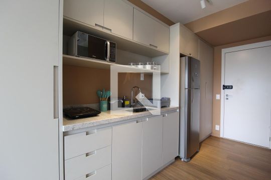 Cozinha de kitnet/studio para alugar com 1 quarto, 29m² em Indianópolis, São Paulo