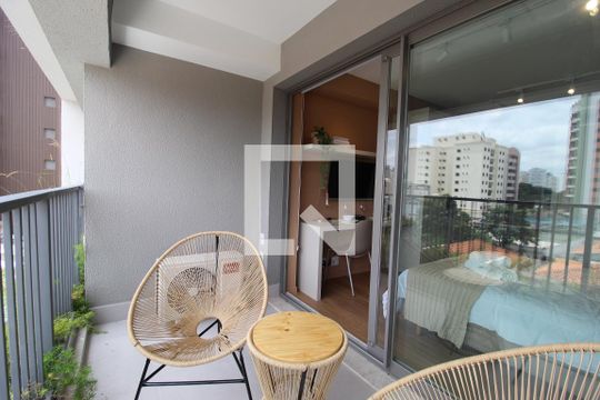 Varanda de kitnet/studio para alugar com 1 quarto, 29m² em Indianópolis, São Paulo