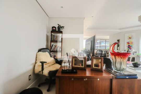 Sala de apartamento à venda com 3 quartos, 186m² em Petrópolis, Porto Alegre