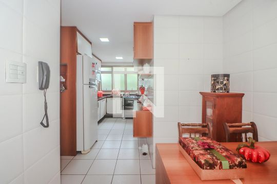 Cozinha e Área de Serviço de apartamento à venda com 3 quartos, 186m² em Petrópolis, Porto Alegre