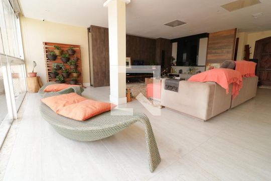 Sala de casa à venda com 5 quartos, 680m² em Jardim Guanabara, Rio de Janeiro