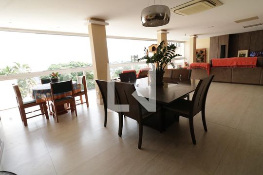 Sala de casa à venda com 5 quartos, 680m² em Jardim Guanabara, Rio de Janeiro